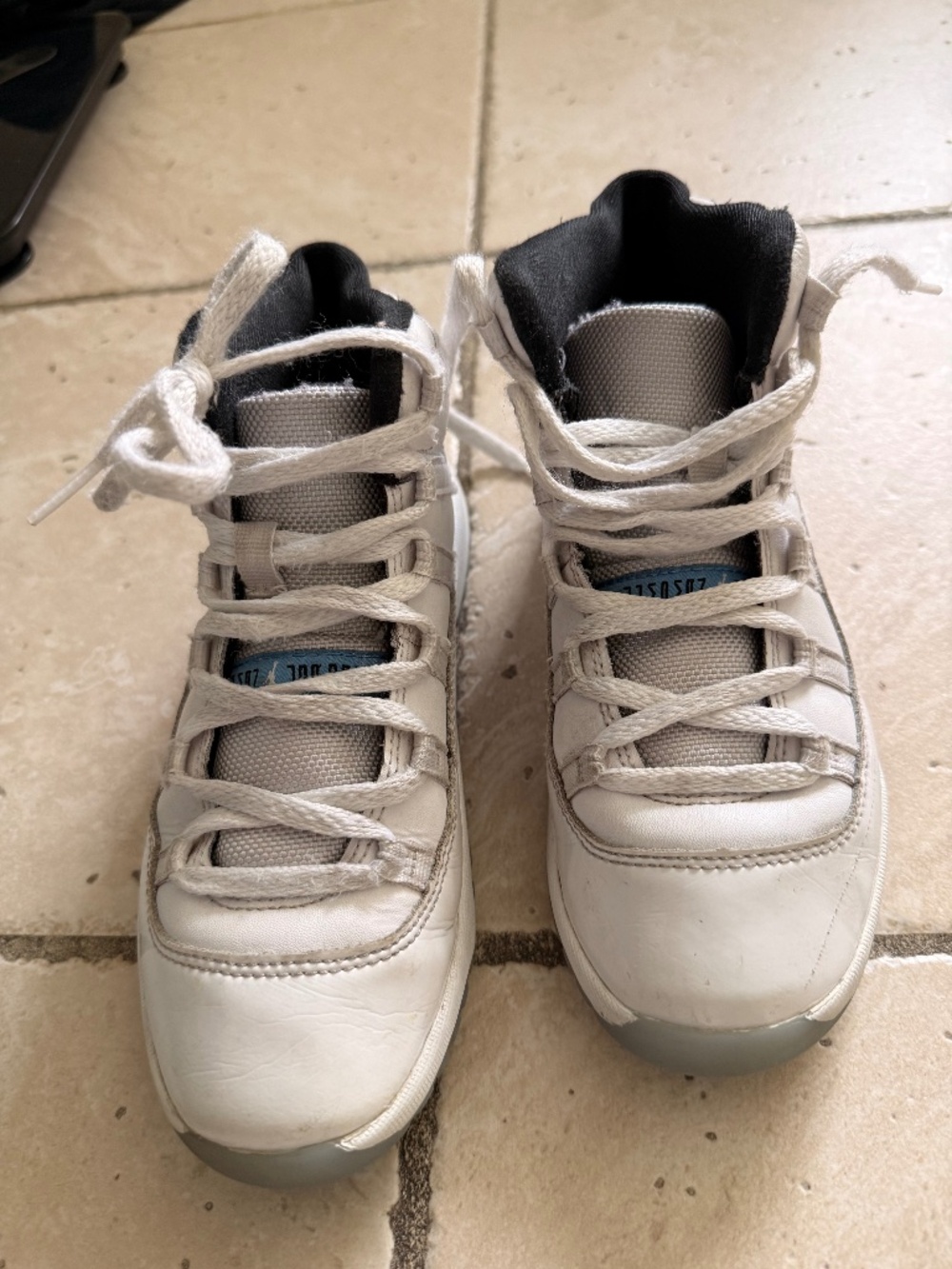 Nike- kids AIR JORDAN 11 XI LEGEND BLUE size 2.5y